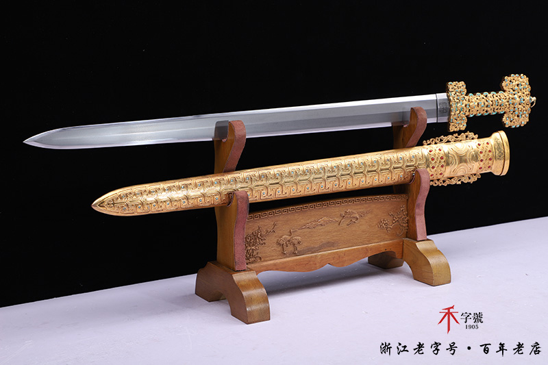乌兹钢金柄铁剑